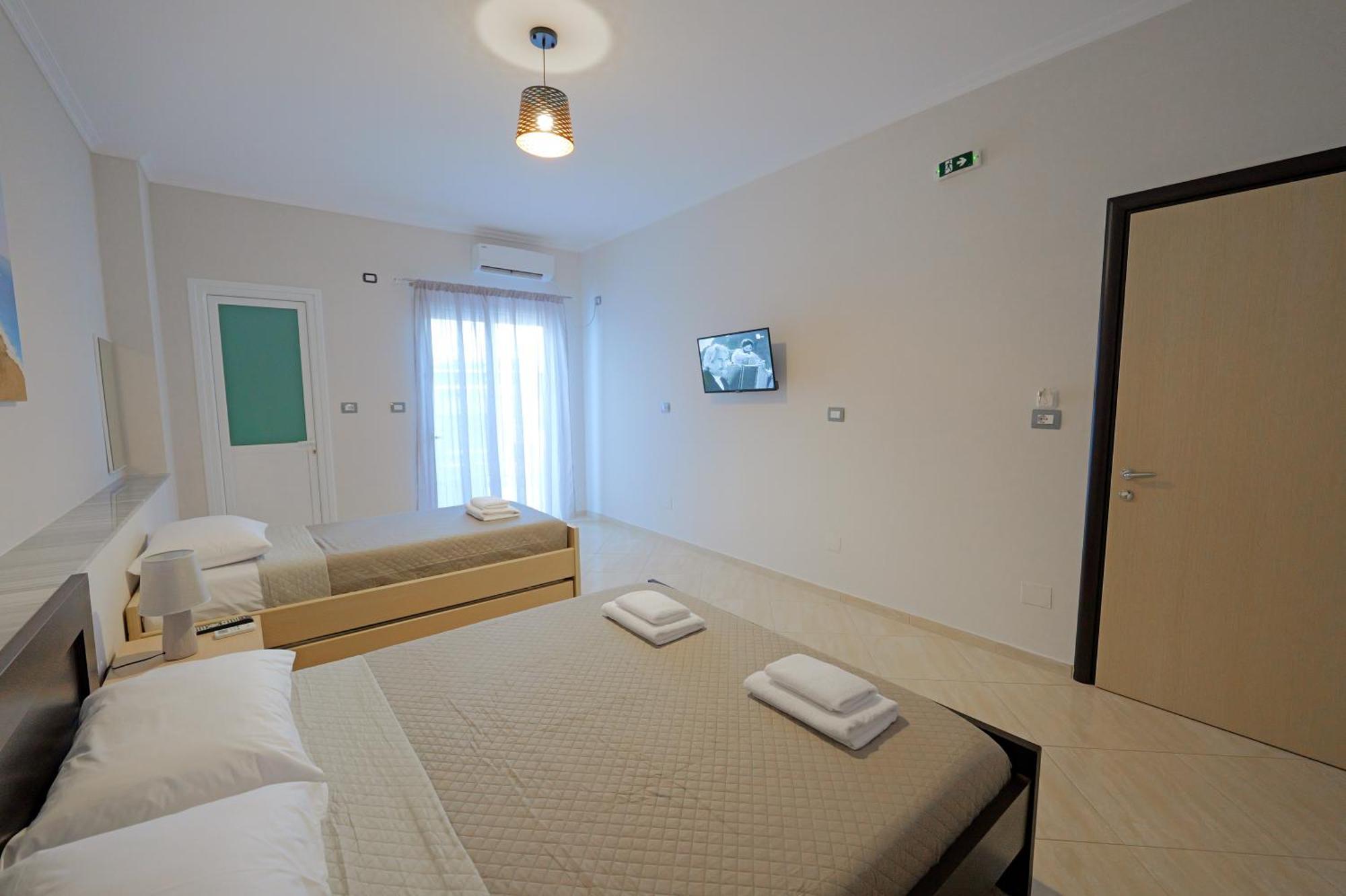 Hotel Deja Vu Ksamil Kültér fotó
